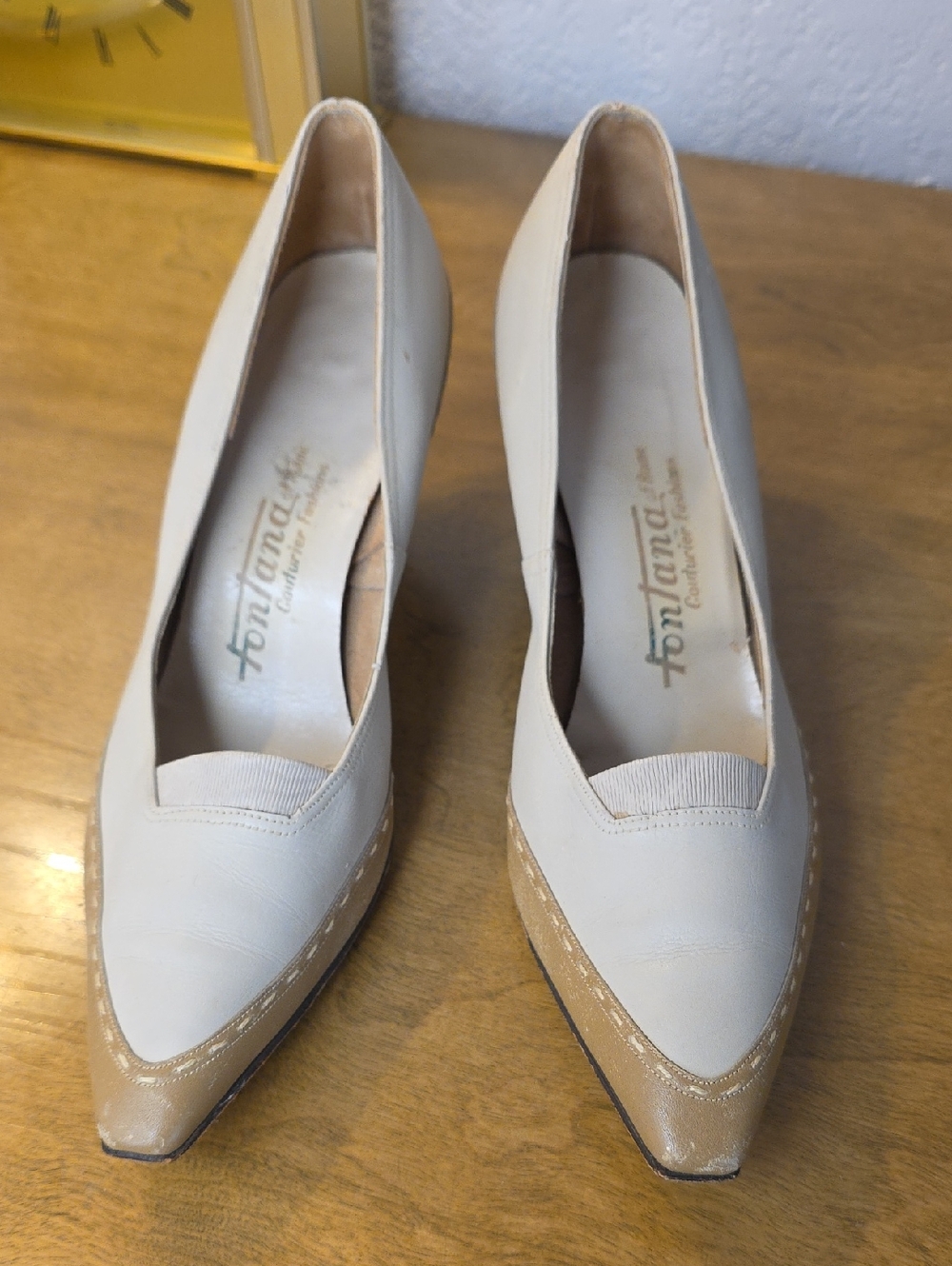 Vintage Cream Pointed-Toe Wood Heels with Tan Trim Cream Stitching 7.5